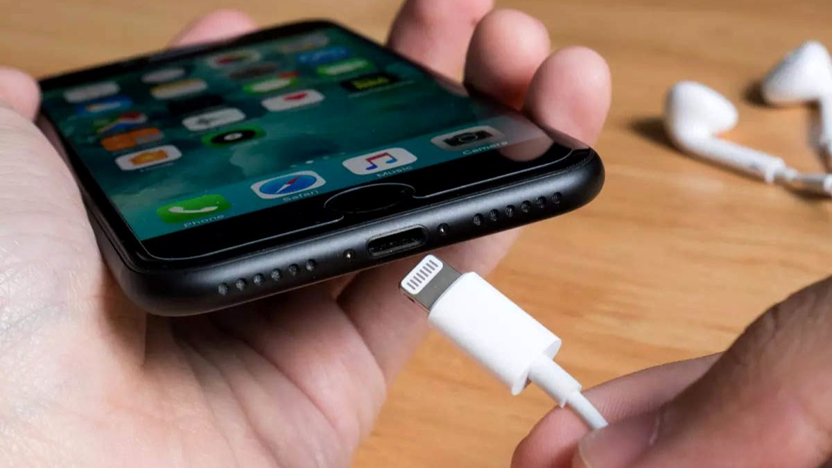 How Is Europe’s New Charging System Affects iPhone? Details Explained