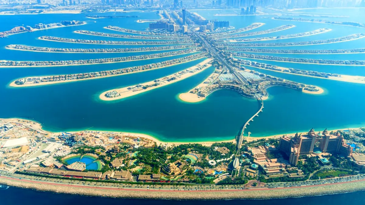 Palm Jumeirah - The worlds largest manmade island 