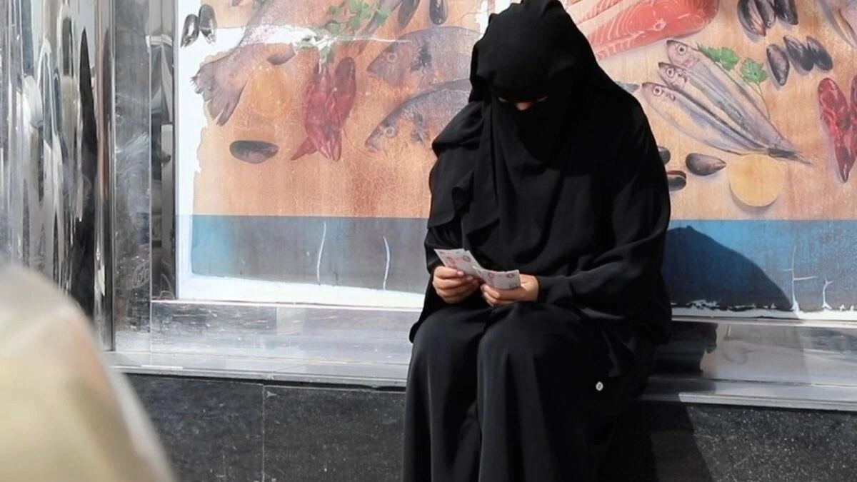 For begging on the streets of the UAE, a Dhs5,000 fine and imprisonment are imposed