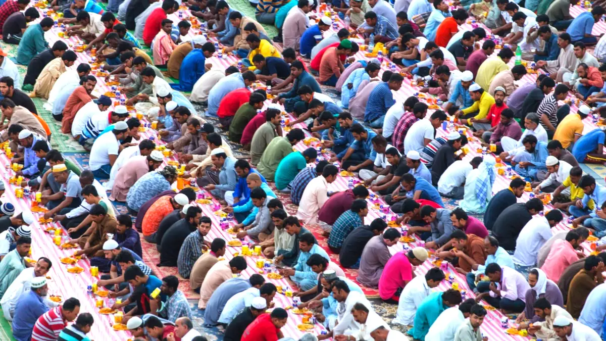 Participate in an iftar in dubai ramadan