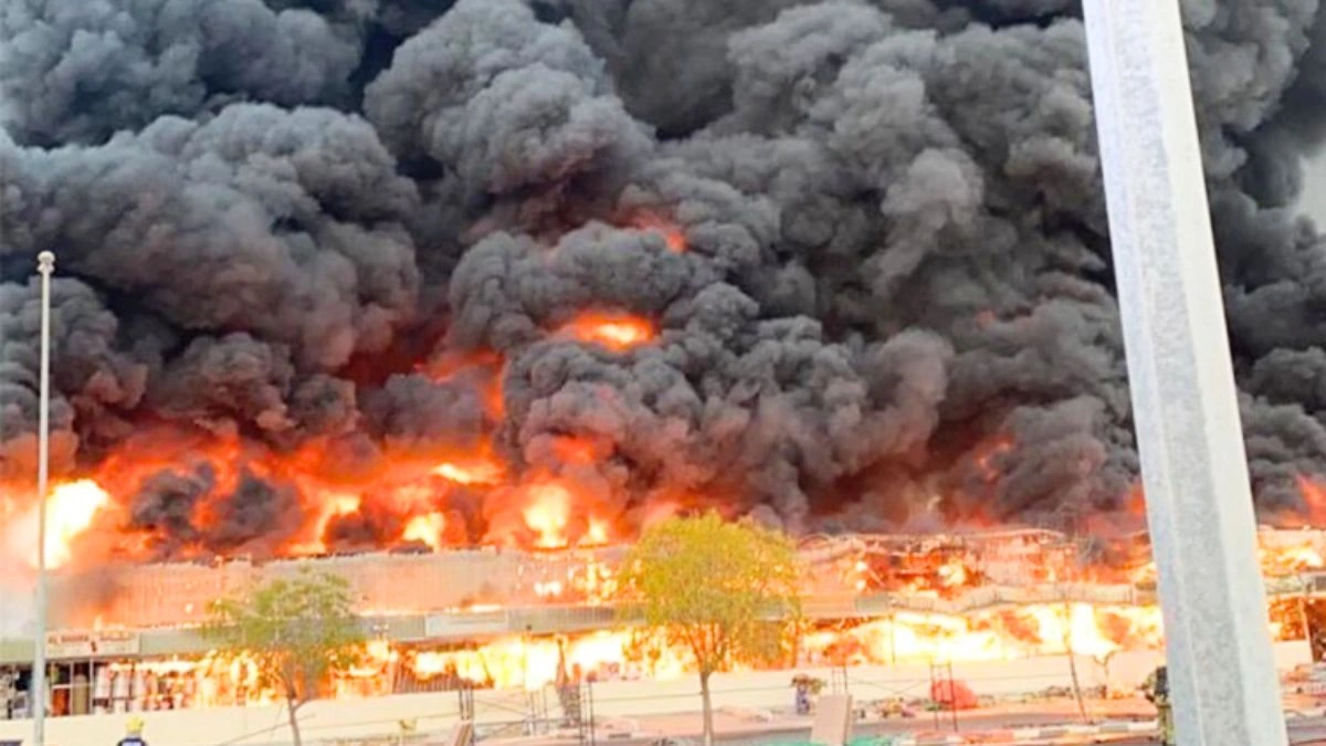 Police Put Out A Massive Fire At A Commercial Market In Ras Al Khaimah